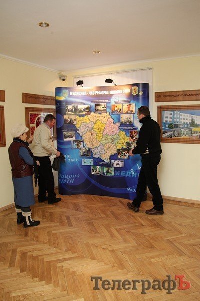 В мэрии стелют ковры Януковичу (ФОТО) В мэрии стелют ковры Януковичу (ФОТО)