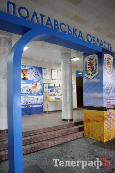 В мэрии стелют ковры Януковичу (ФОТО) В мэрии стелют ковры Януковичу (ФОТО)