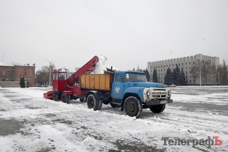 В мэрии стелют ковры Януковичу (ФОТО) В мэрии стелют ковры Януковичу (ФОТО)
