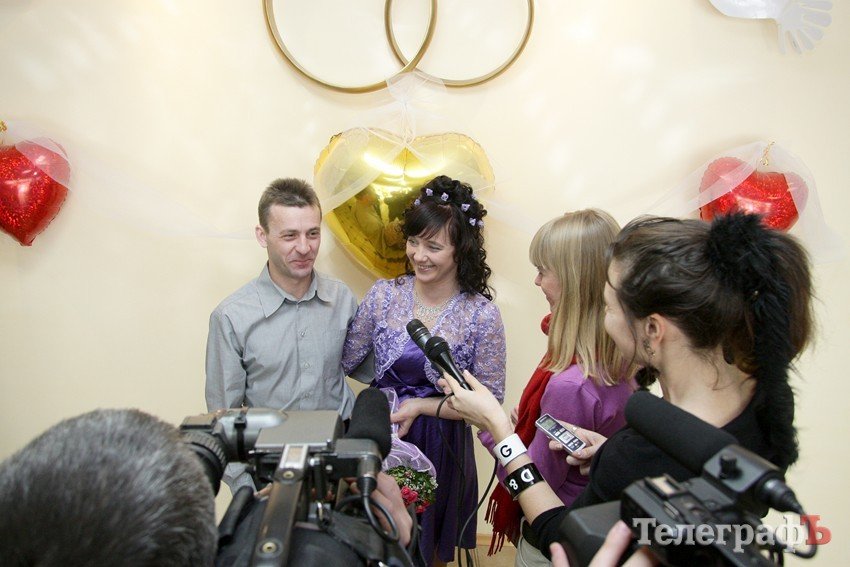 В Кременчуге 14 февраля расписались три пары (ФОТО,ВИДЕО) В Кременчуге 14 февраля расписались три пары (ФОТО,ВИДЕО)