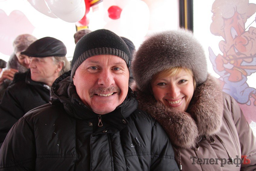 "Маршрутка любви" возила кременчужан за поцелуй (ФОТО, ВИДЕО) "Маршрутка любви" возила кременчужан за поцелуй (ФОТО, ВИДЕО)