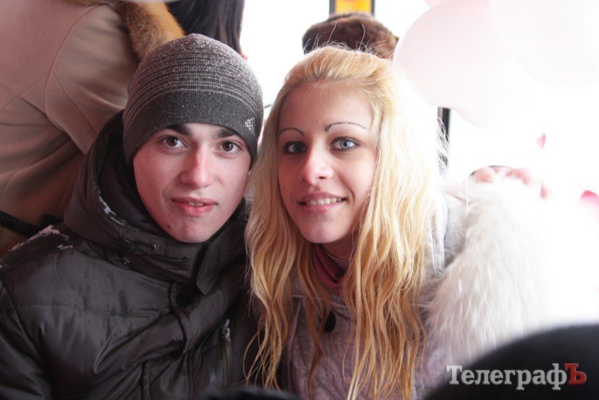 "Маршрутка любви" возила кременчужан за поцелуй (ФОТО, ВИДЕО) "Маршрутка любви" возила кременчужан за поцелуй (ФОТО, ВИДЕО)