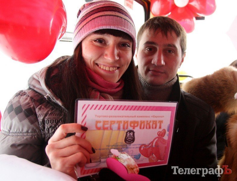 "Маршрутка любви" возила кременчужан за поцелуй (ФОТО, ВИДЕО) "Маршрутка любви" возила кременчужан за поцелуй (ФОТО, ВИДЕО)