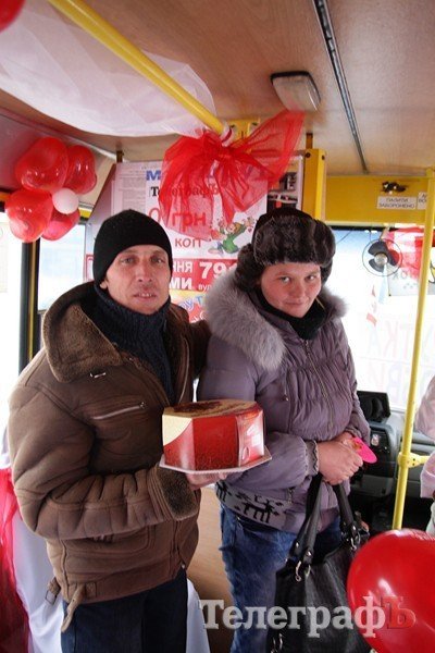 "Маршрутка любви" возила кременчужан за поцелуй (ФОТО, ВИДЕО) "Маршрутка любви" возила кременчужан за поцелуй (ФОТО, ВИДЕО)