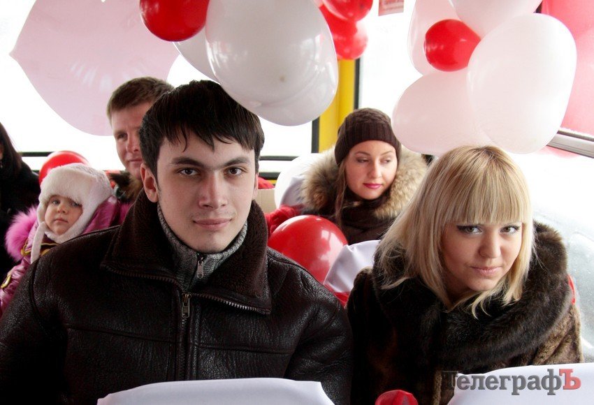 "Маршрутка любви" возила кременчужан за поцелуй (ФОТО, ВИДЕО) "Маршрутка любви" возила кременчужан за поцелуй (ФОТО, ВИДЕО)