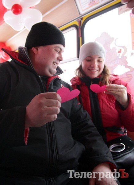 "Маршрутка любви" возила кременчужан за поцелуй (ФОТО, ВИДЕО) "Маршрутка любви" возила кременчужан за поцелуй (ФОТО, ВИДЕО)