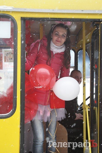 "Маршрутка любви" возила кременчужан за поцелуй (ФОТО, ВИДЕО) "Маршрутка любви" возила кременчужан за поцелуй (ФОТО, ВИДЕО)