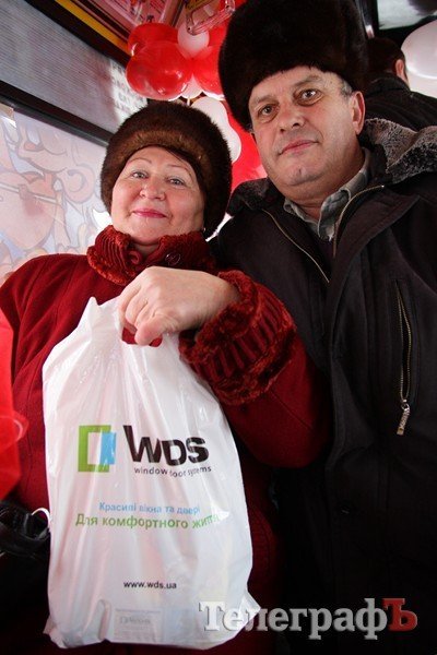 "Маршрутка любви" возила кременчужан за поцелуй (ФОТО, ВИДЕО) "Маршрутка любви" возила кременчужан за поцелуй (ФОТО, ВИДЕО)