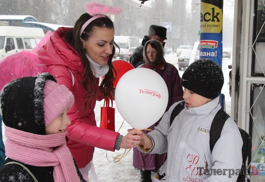 "Маршрутка любви" возила кременчужан за поцелуй (ФОТО, ВИДЕО) "Маршрутка любви" возила кременчужан за поцелуй (ФОТО, ВИДЕО)