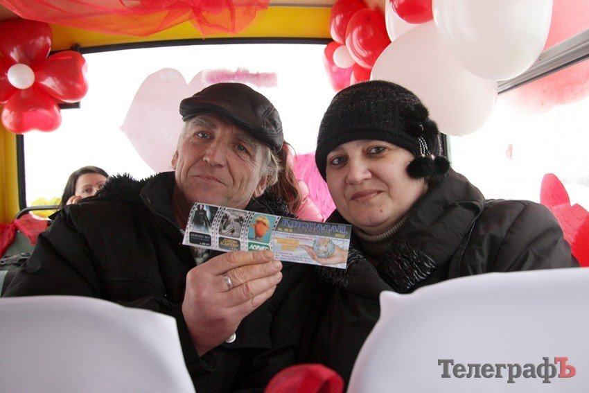 "Маршрутка любви" возила кременчужан за поцелуй (ФОТО, ВИДЕО) "Маршрутка любви" возила кременчужан за поцелуй (ФОТО, ВИДЕО)