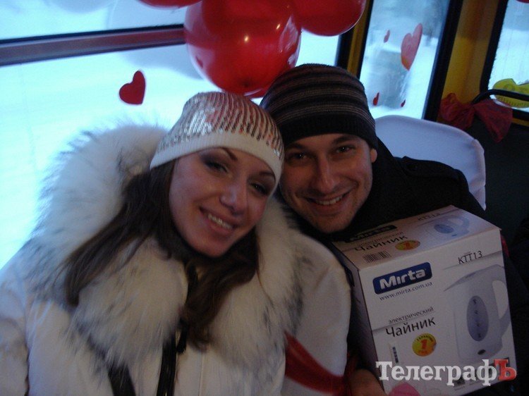 "Маршрутка любви" возила кременчужан за поцелуй (ФОТО, ВИДЕО) "Маршрутка любви" возила кременчужан за поцелуй (ФОТО, ВИДЕО)