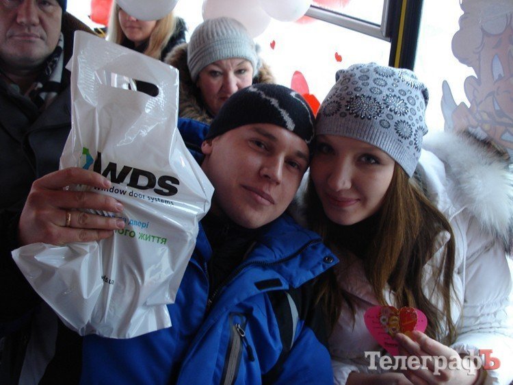 "Маршрутка любви" возила кременчужан за поцелуй (ФОТО, ВИДЕО) "Маршрутка любви" возила кременчужан за поцелуй (ФОТО, ВИДЕО)