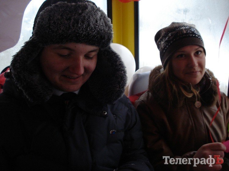 "Маршрутка любви" возила кременчужан за поцелуй (ФОТО, ВИДЕО) "Маршрутка любви" возила кременчужан за поцелуй (ФОТО, ВИДЕО)