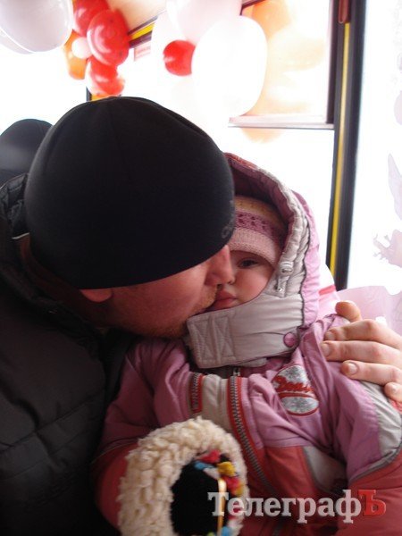 "Маршрутка любви" возила кременчужан за поцелуй (ФОТО, ВИДЕО) "Маршрутка любви" возила кременчужан за поцелуй (ФОТО, ВИДЕО)