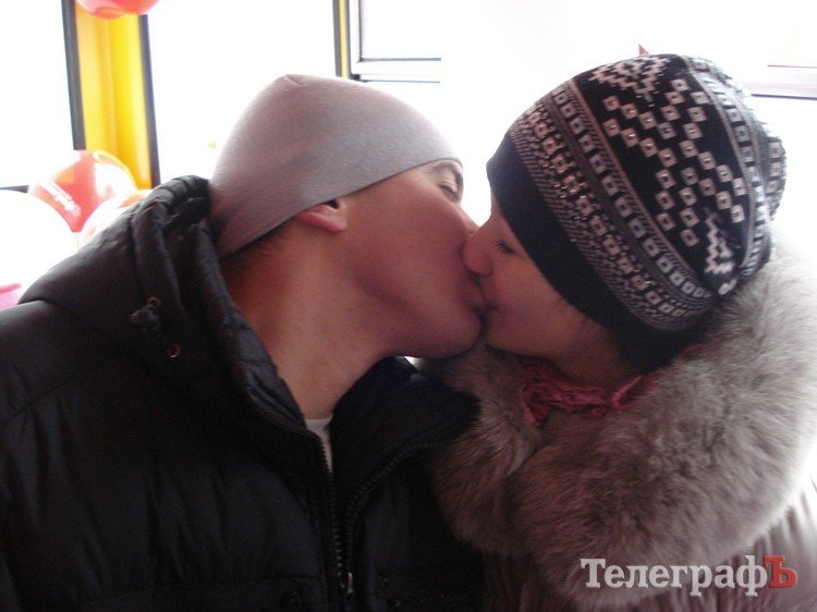 "Маршрутка любви" возила кременчужан за поцелуй (ФОТО, ВИДЕО) "Маршрутка любви" возила кременчужан за поцелуй (ФОТО, ВИДЕО)