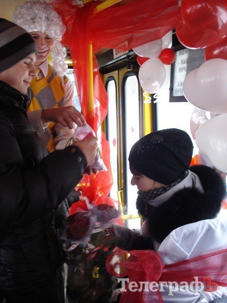 "Маршрутка любви" возила кременчужан за поцелуй (ФОТО, ВИДЕО) "Маршрутка любви" возила кременчужан за поцелуй (ФОТО, ВИДЕО)