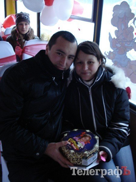 "Маршрутка любви" возила кременчужан за поцелуй (ФОТО, ВИДЕО) "Маршрутка любви" возила кременчужан за поцелуй (ФОТО, ВИДЕО)