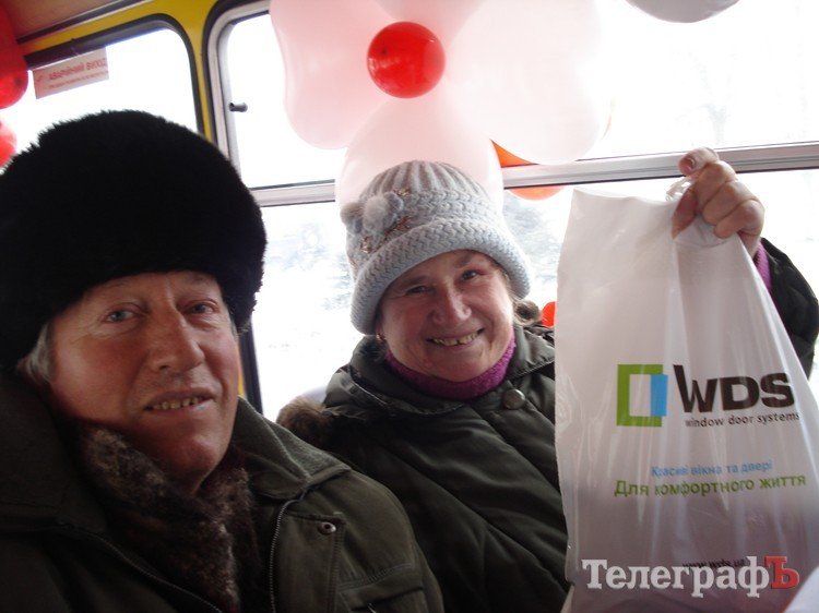 "Маршрутка любви" возила кременчужан за поцелуй (ФОТО, ВИДЕО) "Маршрутка любви" возила кременчужан за поцелуй (ФОТО, ВИДЕО)