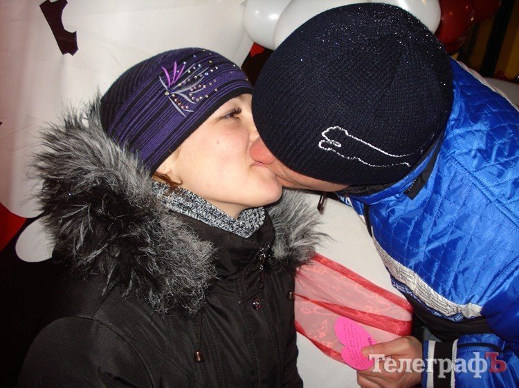 "Маршрутка любви" возила кременчужан за поцелуй (ФОТО, ВИДЕО) "Маршрутка любви" возила кременчужан за поцелуй (ФОТО, ВИДЕО)