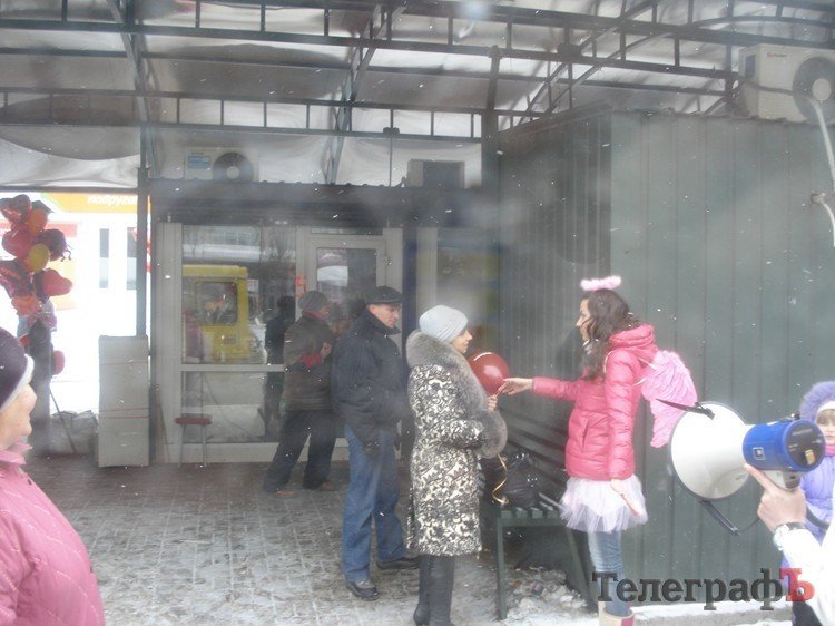 "Маршрутка любви" возила кременчужан за поцелуй (ФОТО, ВИДЕО) "Маршрутка любви" возила кременчужан за поцелуй (ФОТО, ВИДЕО)