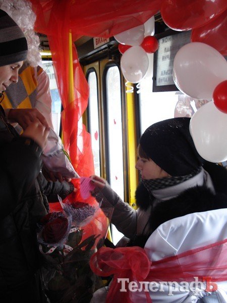 "Маршрутка любви" возила кременчужан за поцелуй (ФОТО, ВИДЕО) "Маршрутка любви" возила кременчужан за поцелуй (ФОТО, ВИДЕО)