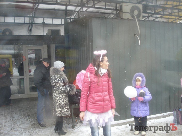 "Маршрутка любви" возила кременчужан за поцелуй (ФОТО, ВИДЕО) "Маршрутка любви" возила кременчужан за поцелуй (ФОТО, ВИДЕО)