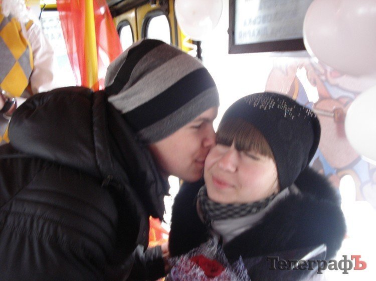 "Маршрутка любви" возила кременчужан за поцелуй (ФОТО, ВИДЕО) "Маршрутка любви" возила кременчужан за поцелуй (ФОТО, ВИДЕО)