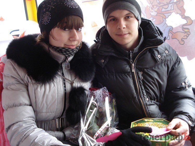 "Маршрутка любви" возила кременчужан за поцелуй (ФОТО, ВИДЕО) "Маршрутка любви" возила кременчужан за поцелуй (ФОТО, ВИДЕО)