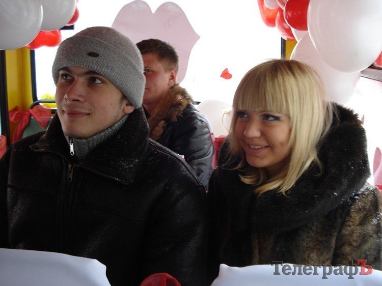 "Маршрутка любви" возила кременчужан за поцелуй (ФОТО, ВИДЕО) "Маршрутка любви" возила кременчужан за поцелуй (ФОТО, ВИДЕО)