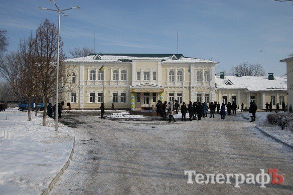 Янукович в Потоках открыл учебно-оздоровительный комплекс Кременчугского педучилища им. А.С.Макаренко Янукович в Потоках открыл учебно-оздоровительный комплекс Кременчугского педучилища им. А.С.Макаренко