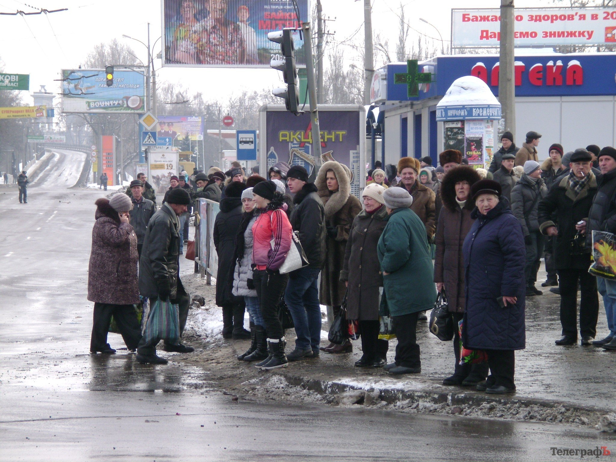 Маршрутки в Крюков пока через мост не едут Маршрутки в Крюков пока через мост не едут
