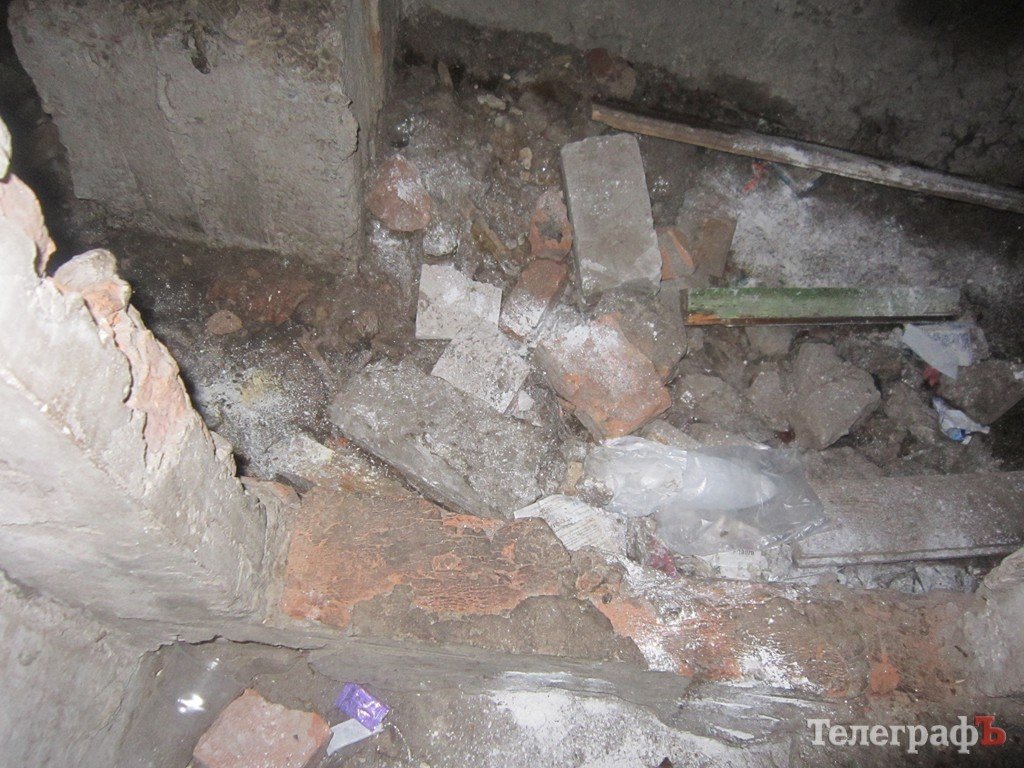 Жители одного из домов в Кременчуге задыхаются от запаха хлорки (ФОТО) Жители одного из домов в Кременчуге задыхаются от запаха хлорки (ФОТО)