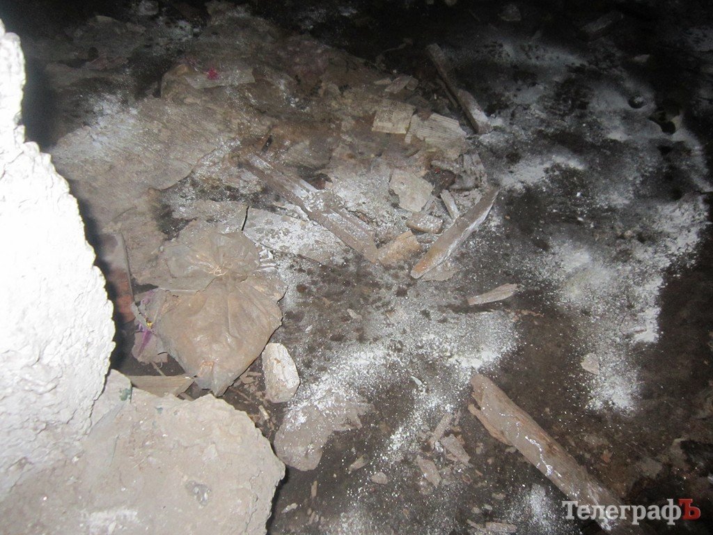 Жители одного из домов в Кременчуге задыхаются от запаха хлорки (ФОТО) Жители одного из домов в Кременчуге задыхаются от запаха хлорки (ФОТО)