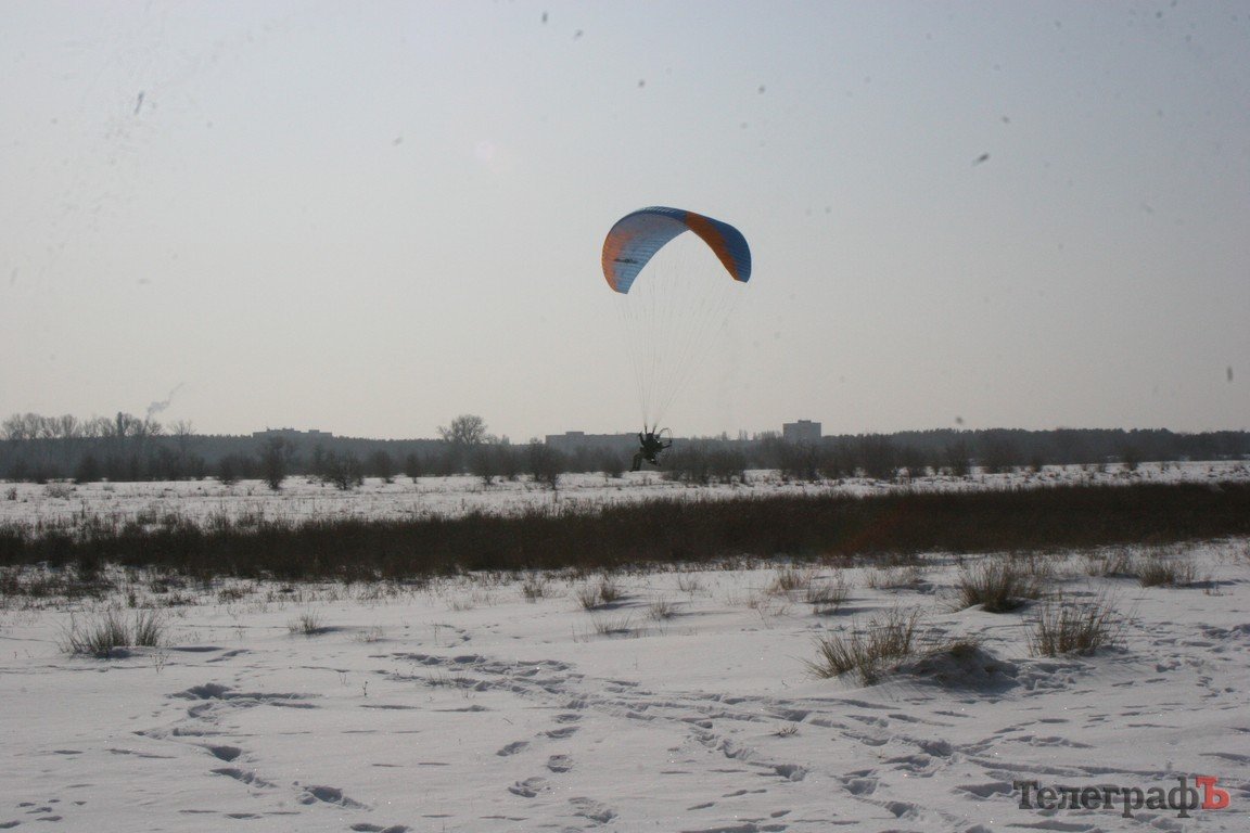 Под Кременчугом прошел фестиваль парапланеризма и автотехники (ФОТО) Под Кременчугом прошел фестиваль парапланеризма и автотехники (ФОТО)