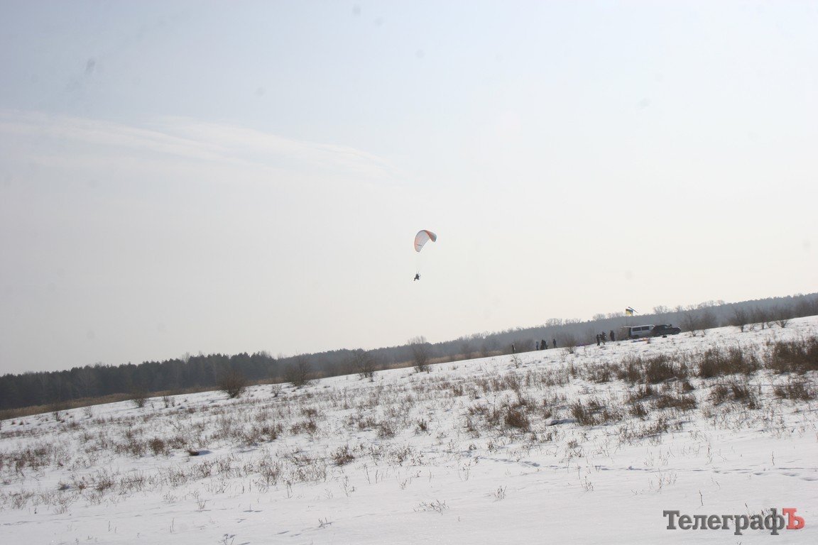 Под Кременчугом прошел фестиваль парапланеризма и автотехники (ФОТО) Под Кременчугом прошел фестиваль парапланеризма и автотехники (ФОТО)