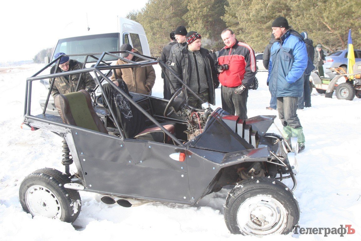 Под Кременчугом прошел фестиваль парапланеризма и автотехники (ФОТО) Под Кременчугом прошел фестиваль парапланеризма и автотехники (ФОТО)