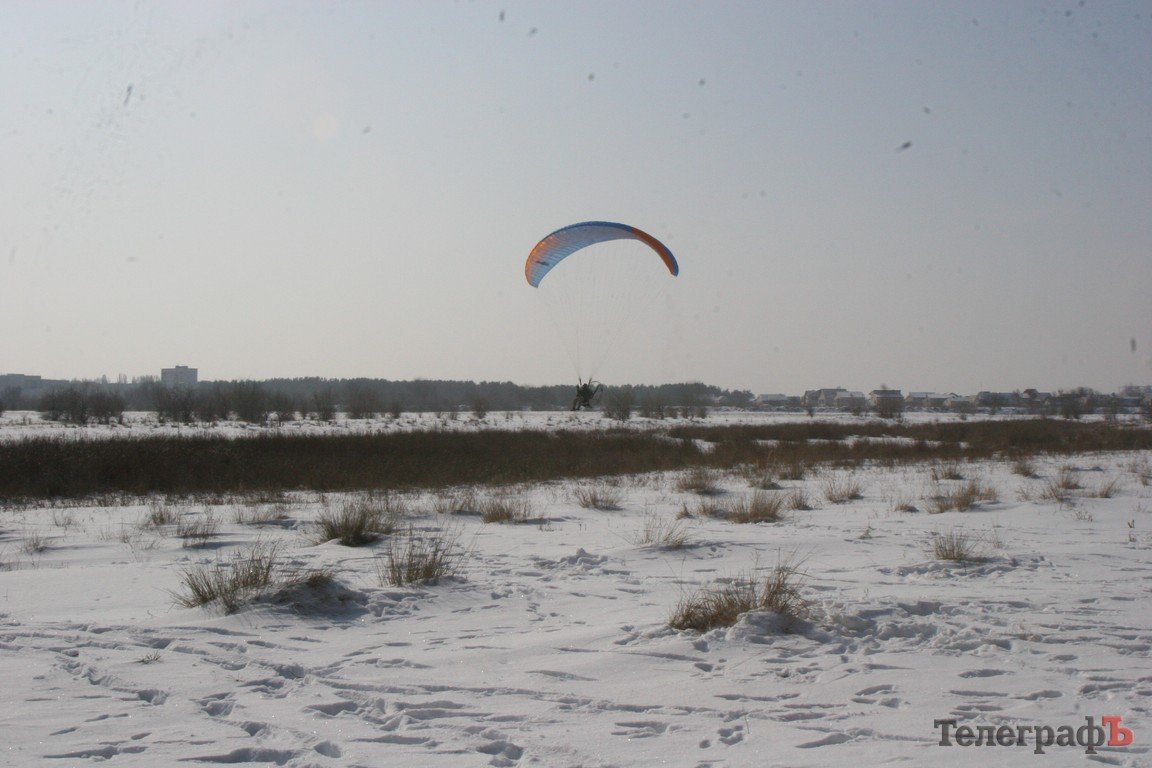 Под Кременчугом прошел фестиваль парапланеризма и автотехники (ФОТО) Под Кременчугом прошел фестиваль парапланеризма и автотехники (ФОТО)