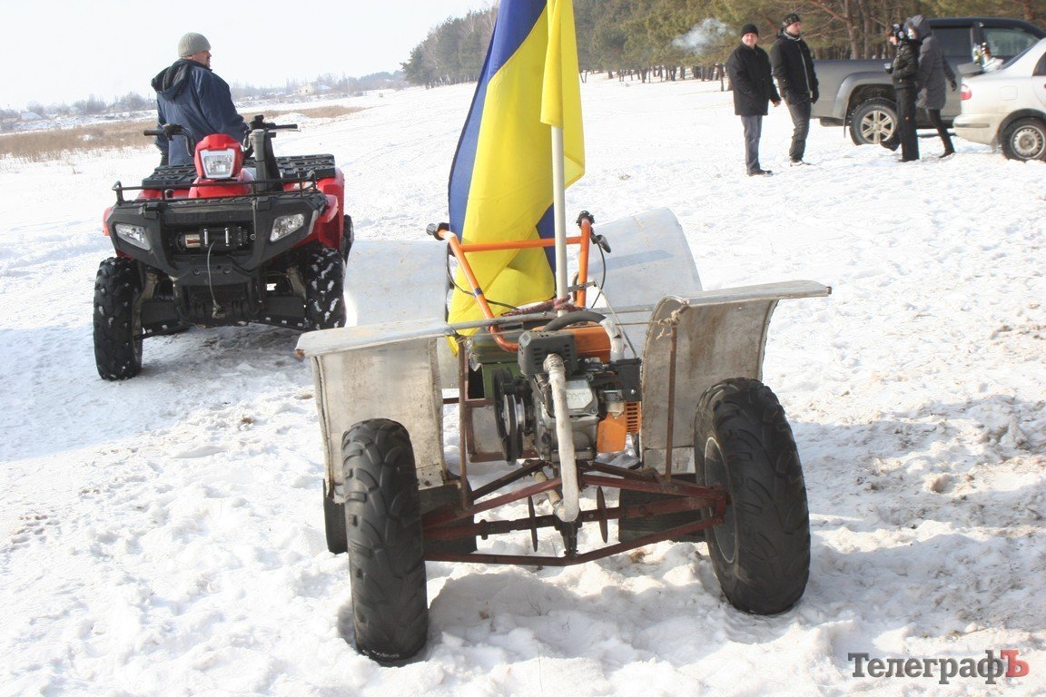 Под Кременчугом прошел фестиваль парапланеризма и автотехники (ФОТО) Под Кременчугом прошел фестиваль парапланеризма и автотехники (ФОТО)