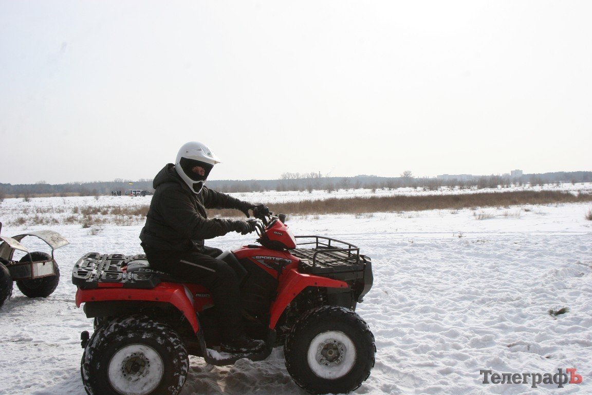 Под Кременчугом прошел фестиваль парапланеризма и автотехники (ФОТО) Под Кременчугом прошел фестиваль парапланеризма и автотехники (ФОТО)