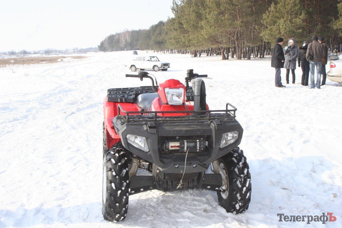 Под Кременчугом прошел фестиваль парапланеризма и автотехники (ФОТО) Под Кременчугом прошел фестиваль парапланеризма и автотехники (ФОТО)