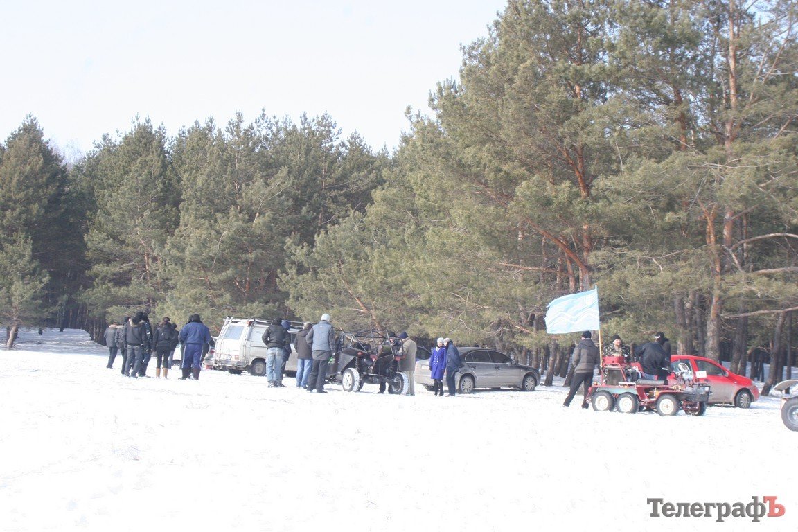 Под Кременчугом прошел фестиваль парапланеризма и автотехники (ФОТО) Под Кременчугом прошел фестиваль парапланеризма и автотехники (ФОТО)