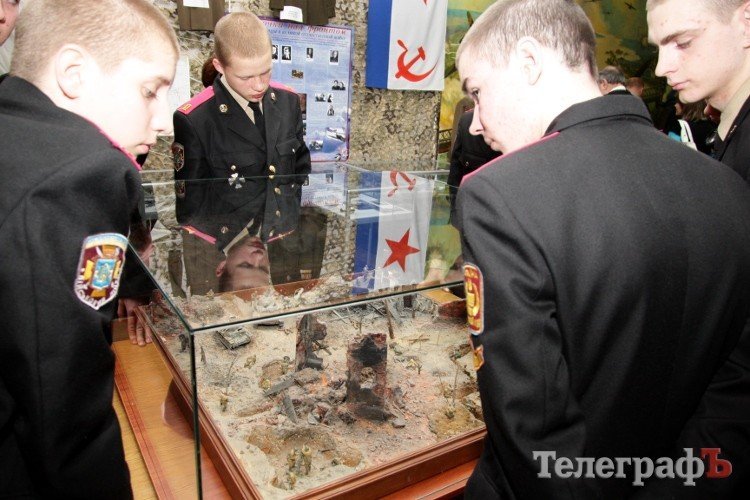 В Кременчугской городской художественной галерее открылась выставка «Небо войны» (ФОТО) В Кременчугской городской художественной галерее открылась выставка «Небо войны» (ФОТО)