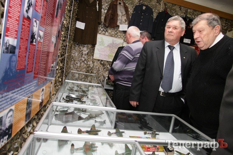 В Кременчугской городской художественной галерее открылась выставка «Небо войны» (ФОТО) В Кременчугской городской художественной галерее открылась выставка «Небо войны» (ФОТО)