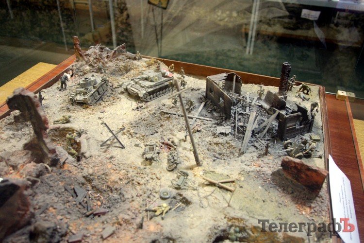 В Кременчугской городской художественной галерее открылась выставка «Небо войны» (ФОТО) В Кременчугской городской художественной галерее открылась выставка «Небо войны» (ФОТО)