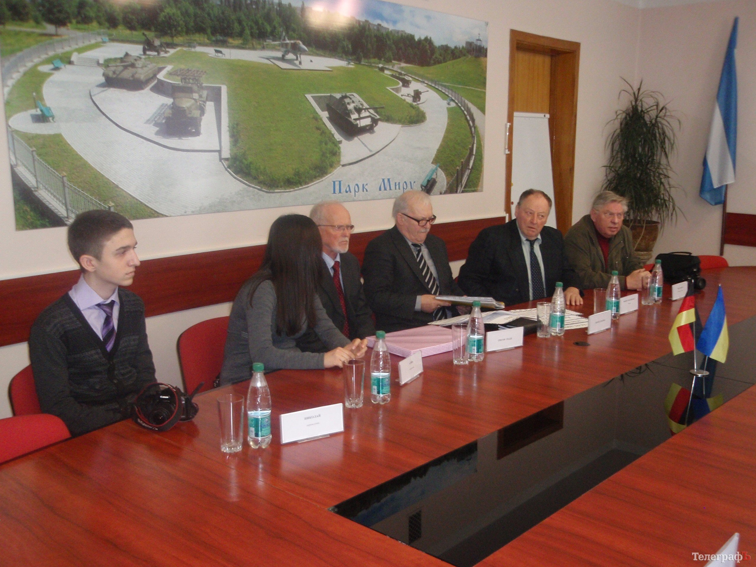 Вице-мэр Кременчуга Калашник вручил Йозефу Кубереку почетный знак «За заслуги перед городом» Вице-мэр Кременчуга Калашник вручил Йозефу Кубереку почетный знак «За заслуги перед городом»