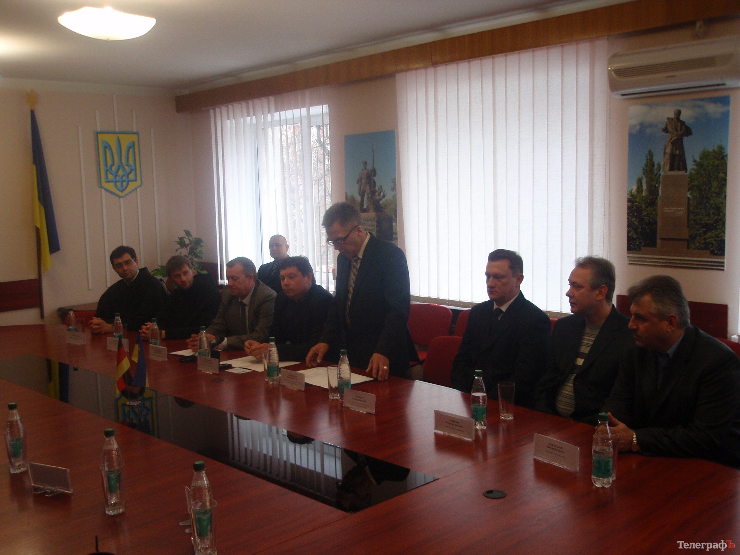 Вице-мэр Кременчуга Калашник вручил Йозефу Кубереку почетный знак «За заслуги перед городом» Вице-мэр Кременчуга Калашник вручил Йозефу Кубереку почетный знак «За заслуги перед городом»