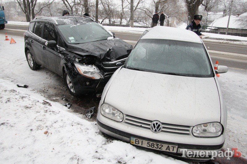 В Кременчуге столкнулись Volkswagen Golf и Ford Kuga. Есть пострадавшие (ФОТО) В Кременчуге столкнулись Volkswagen Golf и Ford Kuga. Есть пострадавшие (ФОТО)