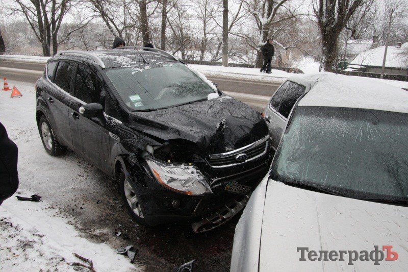В Кременчуге столкнулись Volkswagen Golf и Ford Kuga. Есть пострадавшие (ФОТО) В Кременчуге столкнулись Volkswagen Golf и Ford Kuga. Есть пострадавшие (ФОТО)