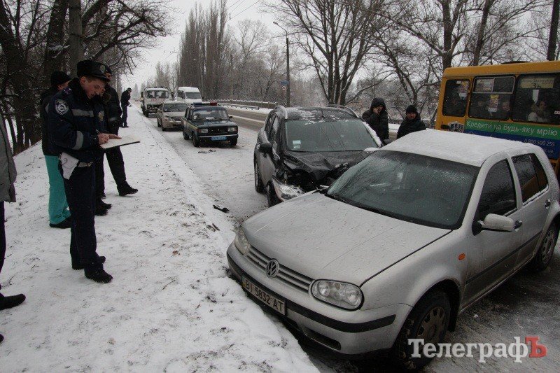 В Кременчуге столкнулись Volkswagen Golf и Ford Kuga. Есть пострадавшие (ФОТО) В Кременчуге столкнулись Volkswagen Golf и Ford Kuga. Есть пострадавшие (ФОТО)