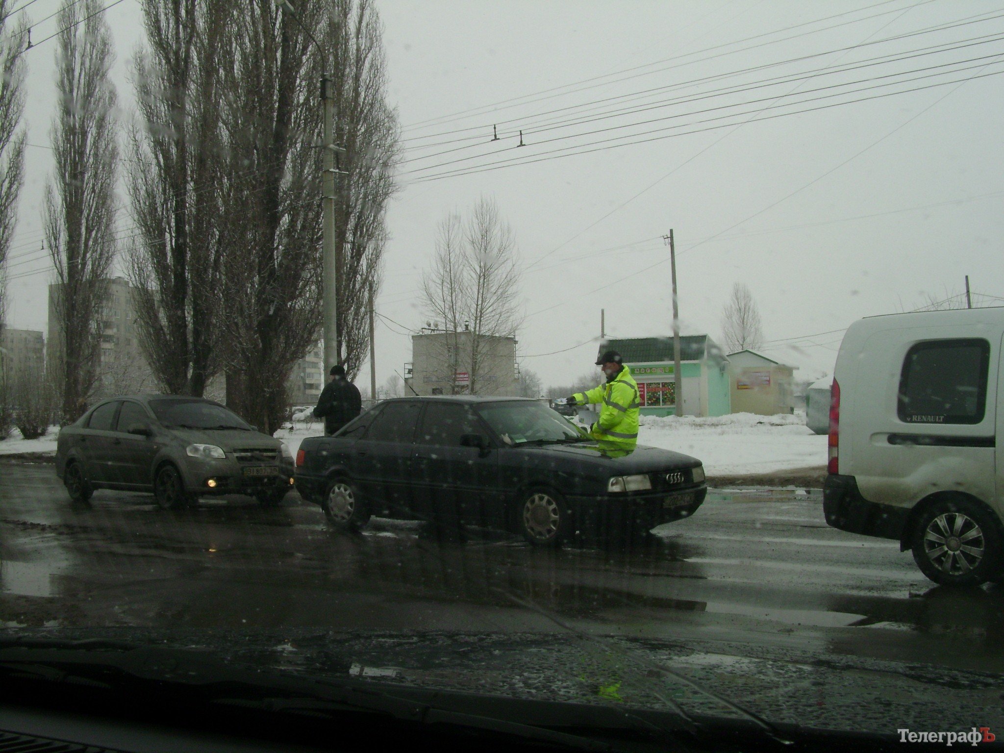 В Кременчуге автолюбители и ГАИ призывали водителей и пешеходов не нарушать ПДД (ФОТО, ВИДЕО) В Кременчуге автолюбители и ГАИ призывали водителей и пешеходов не нарушать ПДД (ФОТО, ВИДЕО)